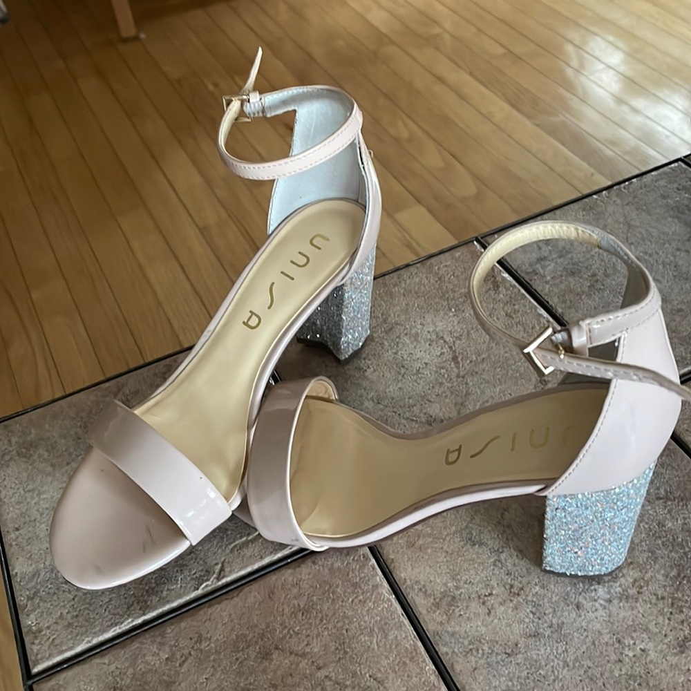 UNISA 8 glitter heel
